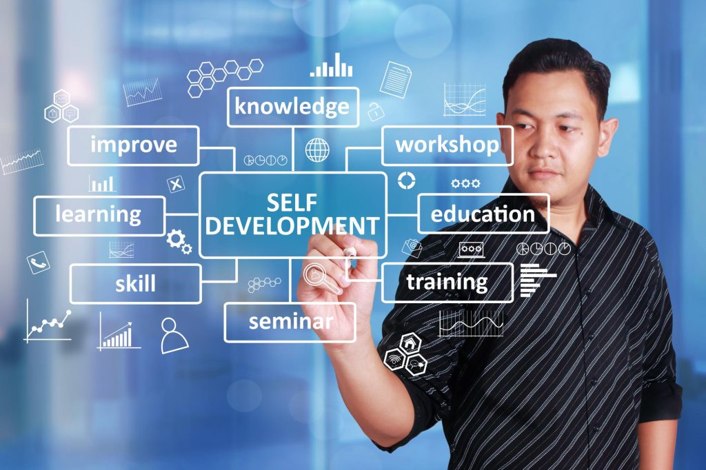 Saat pekerja garis depan mengincar jalan keluar, alat digital dapat membantu retensi staf